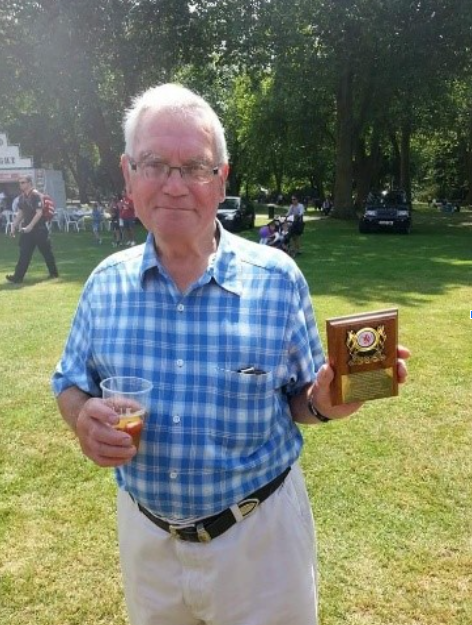 Charlie receiving a lifetime achievement award from Enfield council Charlie receiving a lifetime achievement award from Enfield council